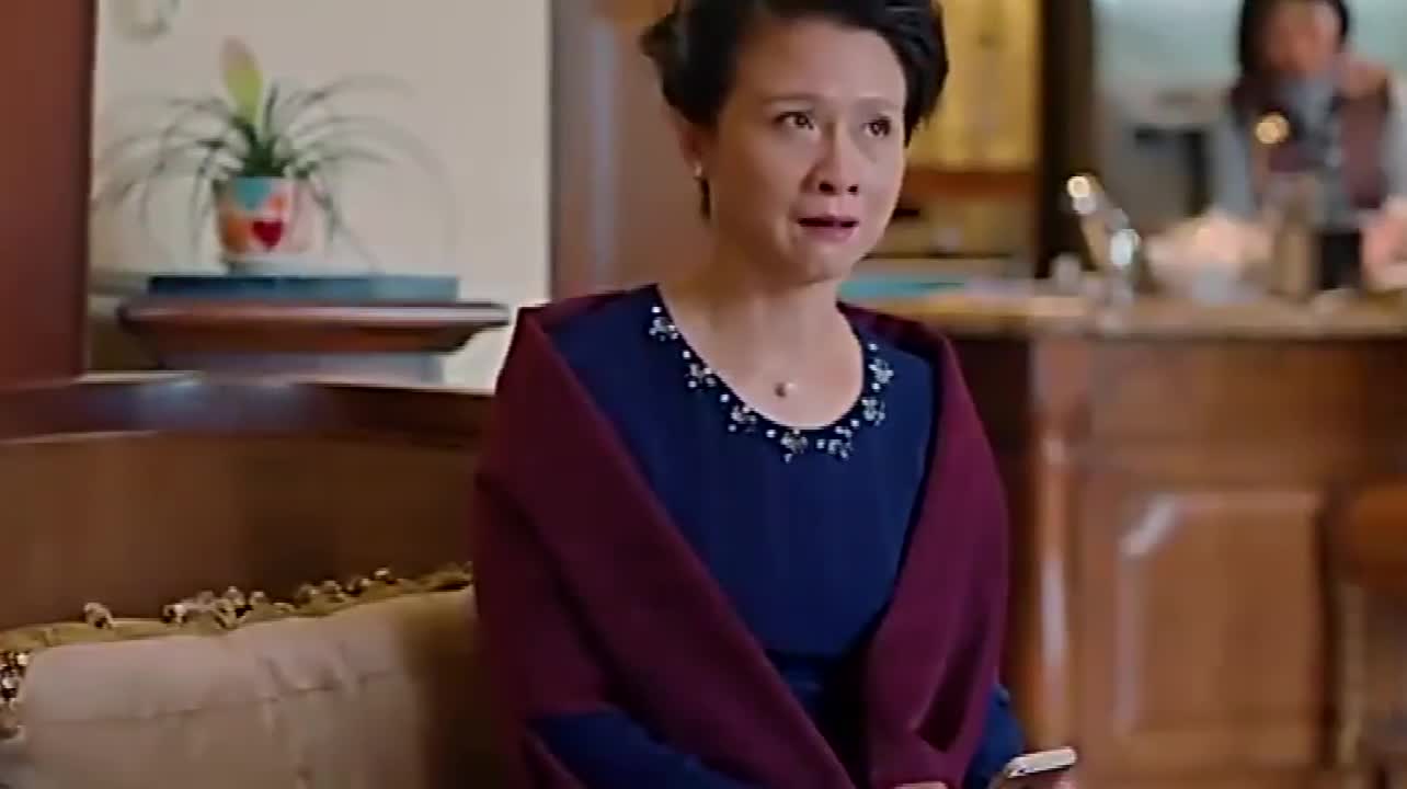 欢乐颂曲筱绡家里 衣服堆成山,最后换了一身"儿童服"