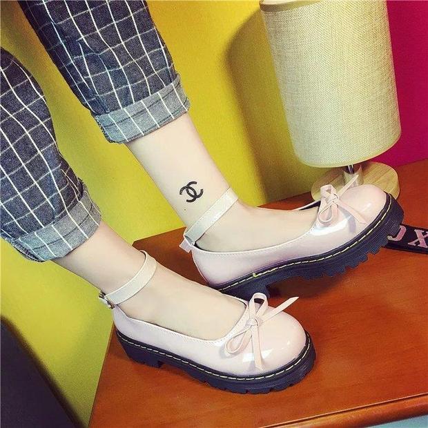 最近买了一件洛丽塔裙,不知道怎么配鞋子,哪位