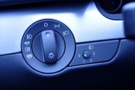 汽车上的 a/c 按钮灯亮和不亮的时候是什么意思?