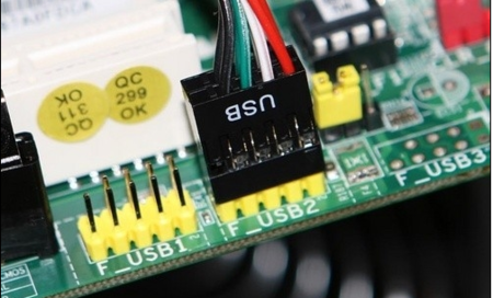 戴尔台式机3647-r3638b怎样安装屏幕和主机线图片