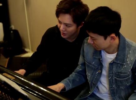 张杰李云迪双手联弹超动听