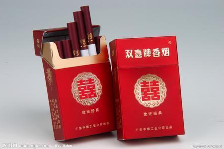 双喜烟盒上有一个牡丹的香烟