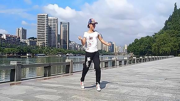 视频:秀秀最新鬼步舞《全是爱》12步教学,喜欢立脚开合的朋友可以.