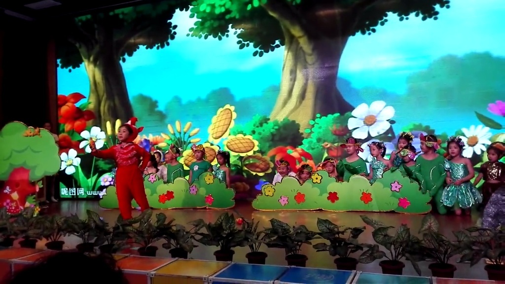 童话剧《老虎拔牙》