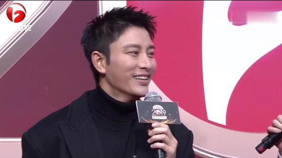 国剧盛典: 贾乃亮红毯收到土味情话,直呼是大家的理想型