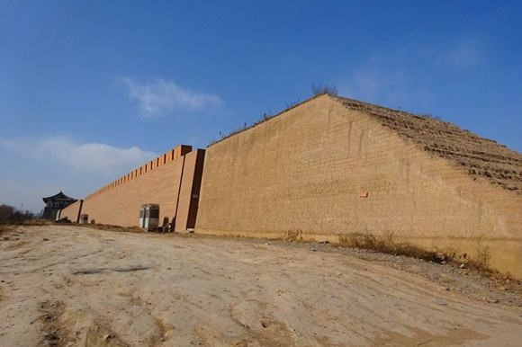 据说明代以前城墙为夯土修筑,土城墙遇到下雨天怎么办?