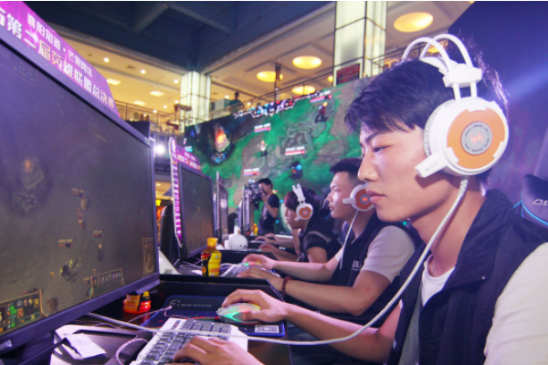 老公晚上总熬夜打游戏,怎样能让他意识到熬夜不好?