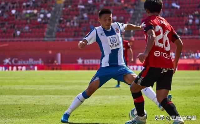 武磊第一次打巴萨