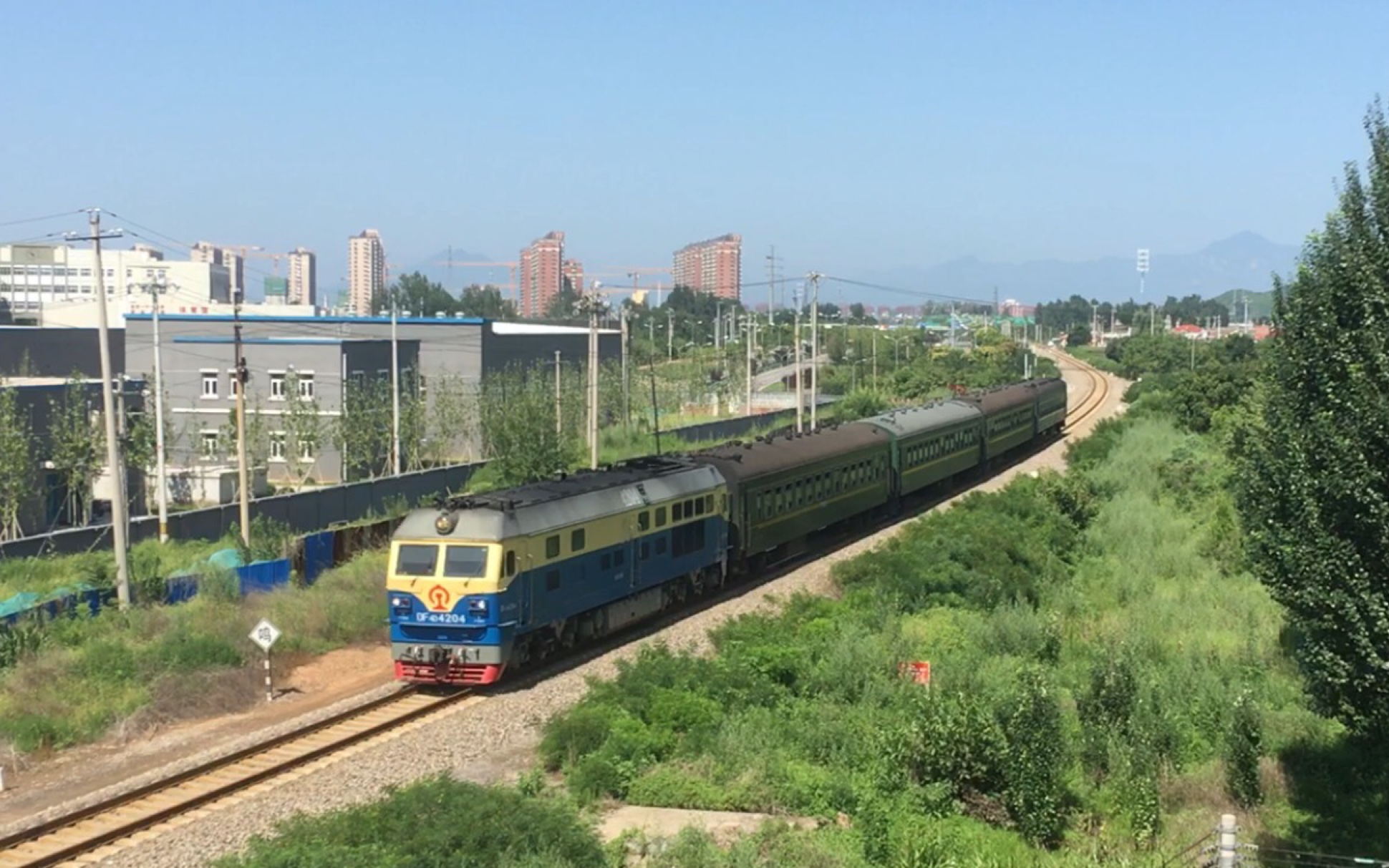 【m出品】6419次列车驶出京承铁路密云北站