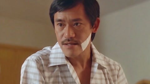 提防小手:警察没 搜查令还乱翻,被扒手反摆一道,太惨了!