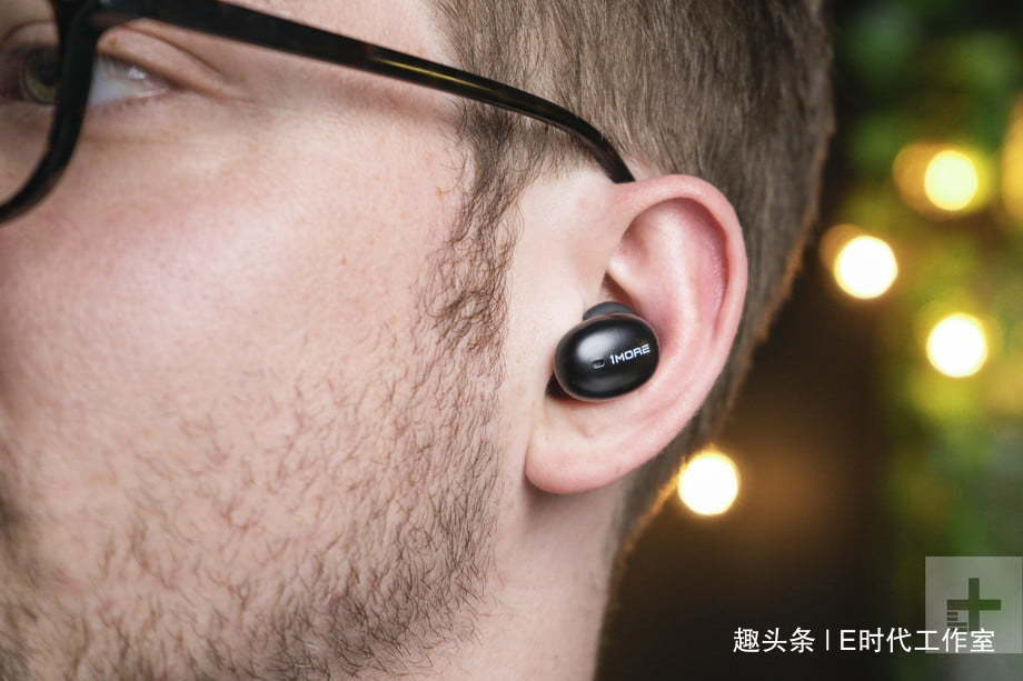 无线耳机连一个