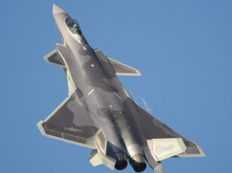 2012年10月31日上午10时32分,歼-31成功首飞.