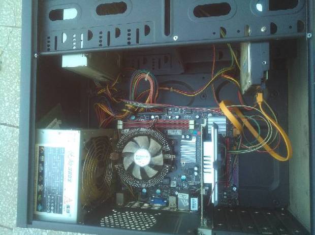 电脑开机屏幕什么都不显示