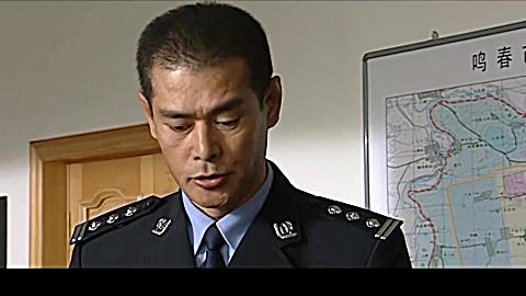 警中警第二部:保安穿警服在路上执法,却被公安局长撞见,看局长如何