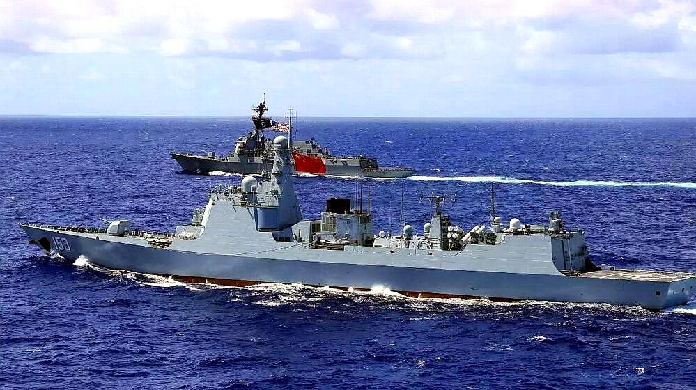 美军舰在南海被 b>中国海军驱离 /b>后 再闯台湾海峡 解放军发声