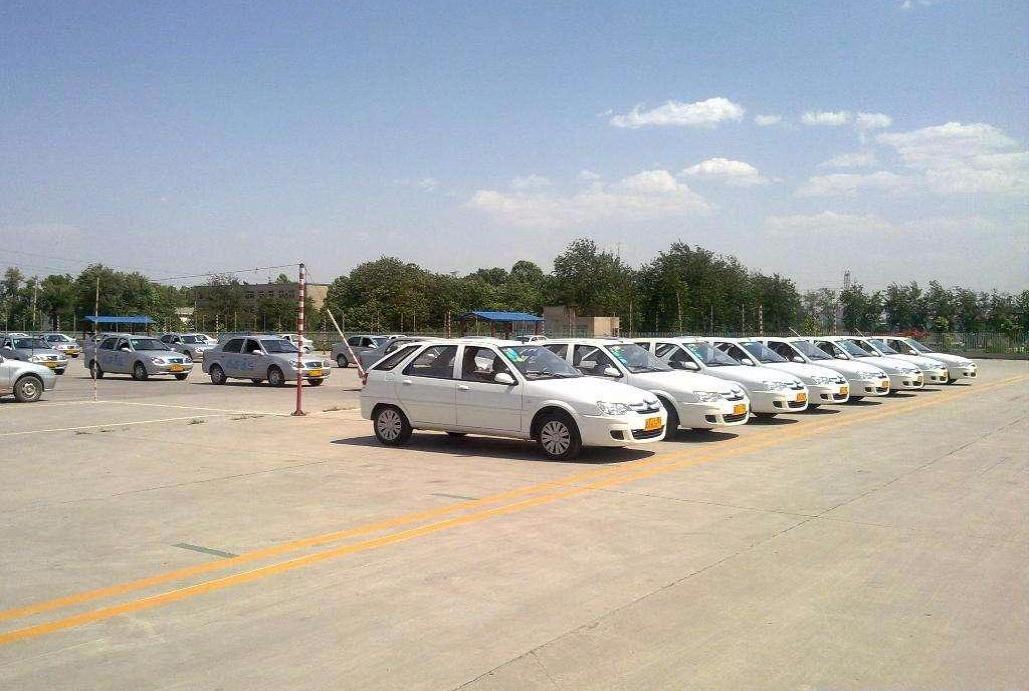 视频:科三考试再添新规,难度上升,女学员们不淡定了,拿驾照遥遥无期