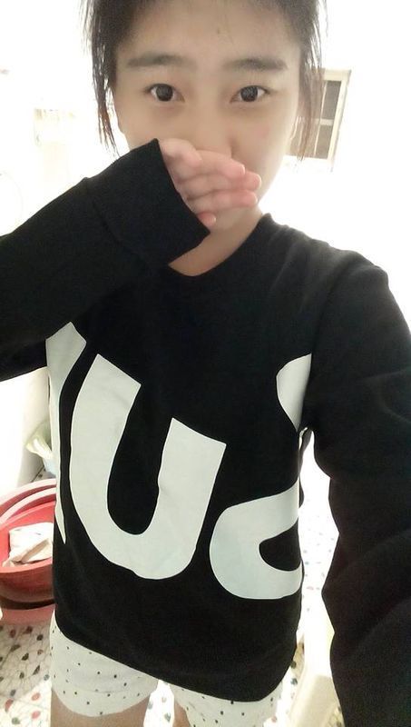 这种黑色卫衣配什么裤子和鞋子好看,详细一点