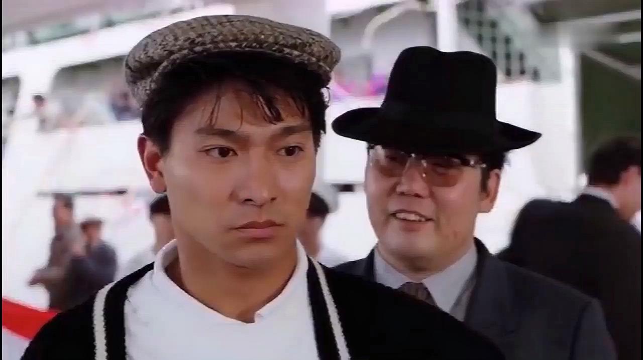 电影《 b>轰天龙虎会 /b>》搞笑片段,杀手被骗得团团转