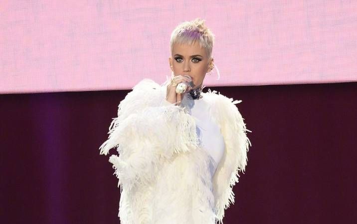 [自制字幕]katy perry part of me a妹曼彻斯特公益演唱会现场