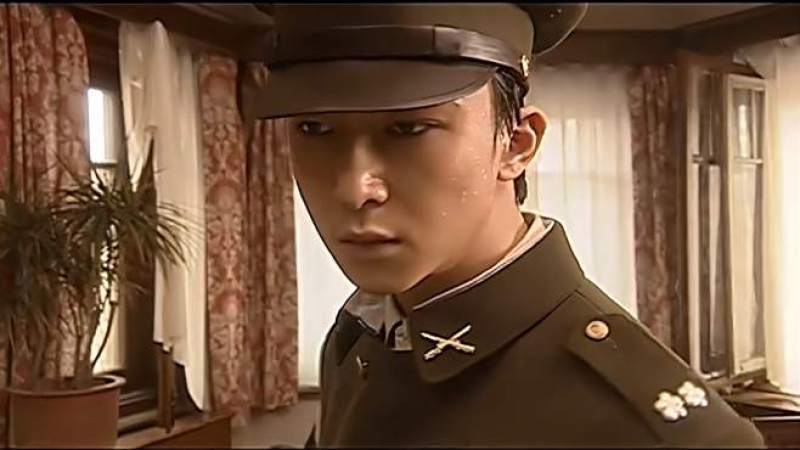 古城童话:小伙为了活命,求兄弟带他一起走,不料兄弟根本不走