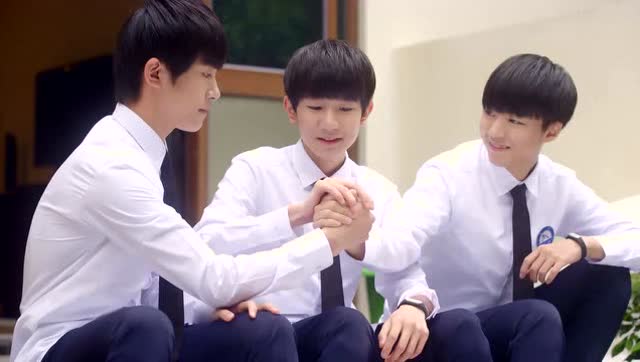 tfboys《未来的进击》充满未来感的气氛,歌词也很励志!