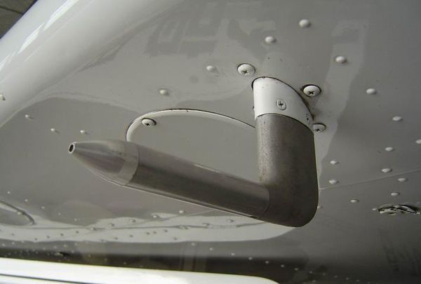 空速管也叫皮托管,总压管,总-静压管.