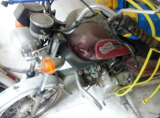 这个摩托车卖废品大概可以卖多少钱?一直放在