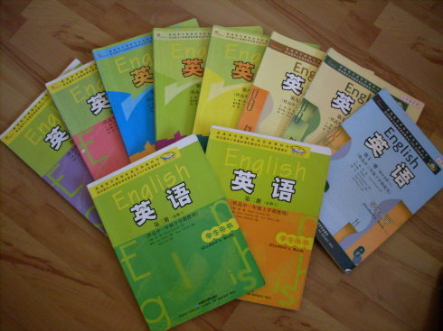 如下图所示,高中外研版英语共11本课本,其中必修5本(必修1-必修5)