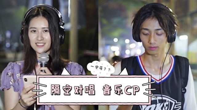 配对女生当街秀一字马，惊呆小哥哥