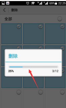 了一个删除的进度条,待进度条全部走完后,选择的照片就被批量删除了