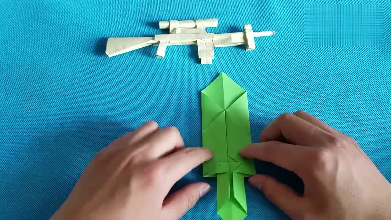  b>折纸王子教你 /b>折纸宝剑 只需一张正方形纸