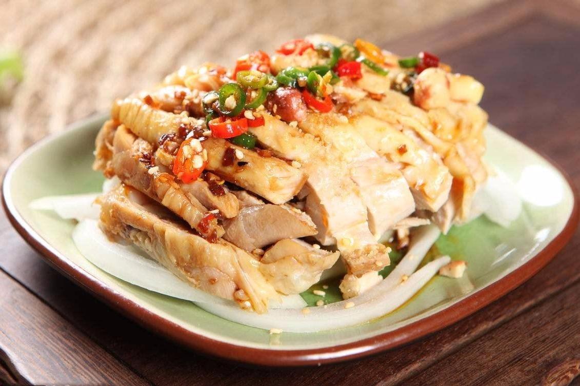 视频:四川 椒麻鸡家常做法,鸡肉紧实,鲜辣 椒麻,越嚼越香,夏季最下酒