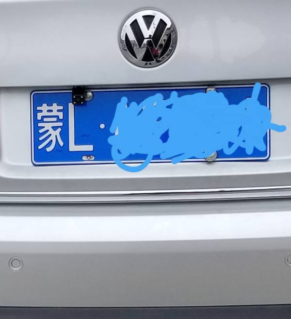 追问:  对啊,我把号码涂了,保护个人隐私,我是问摄像头的位置,算遮挡