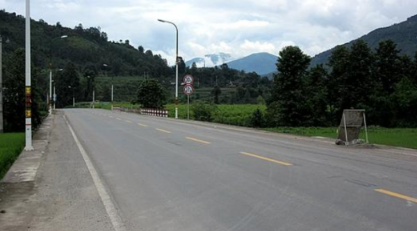 扩展资料: 道路编号的规则我国道路按其行政等级主要分为国道(含国道