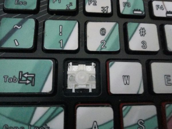 我笔记本电脑键盘扣坏了,x支架裂了键盘帽还在
