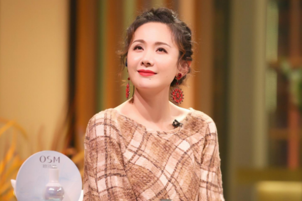 《浪姐2》程莉莎一身红色旗袍太有感觉了,说说这位姐姐的表现怎么样?