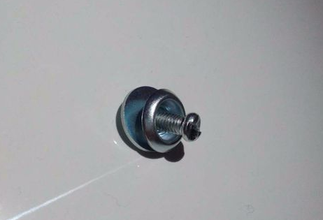 摩托车车牌是怎么上的?