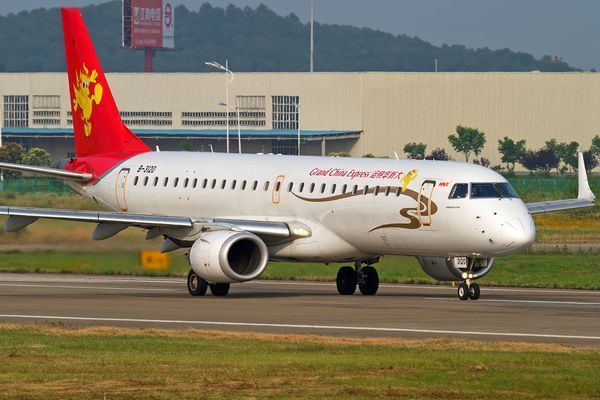 天津航空机型erj 是不是小飞机