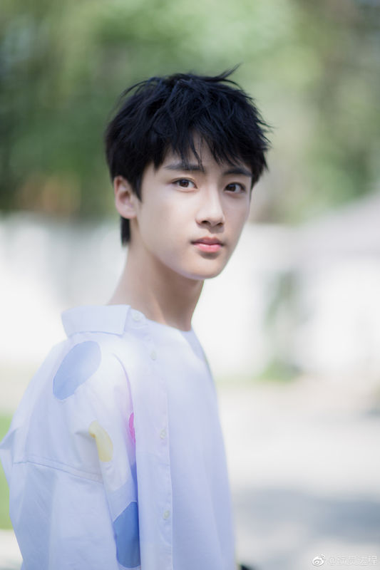 楼主你好 根据你的问题描述,你要找的是【少年五阿哥永琪】的扮演者