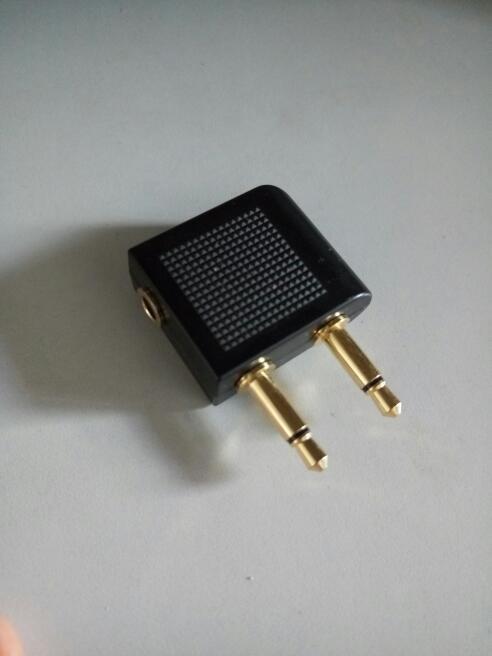 电脑耳机用了这个转接头后只有一边有声音怎么回事