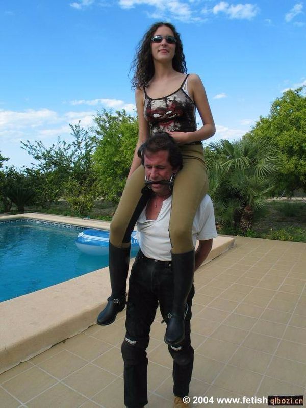 美女老师骑学生脖子