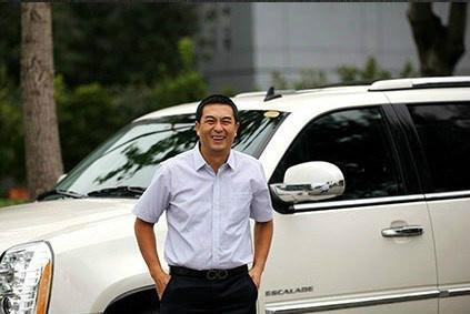 一仆二主中张嘉译开的是凯迪拉克哪款车啊?