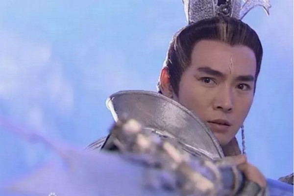 二郎神为什么会有三只眼?中间的眼睛为什么是立着的?
