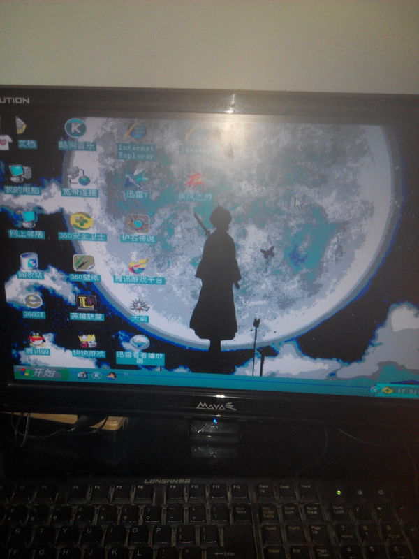 现在电脑屏幕上所有的东西变得很大 鼠标箭头