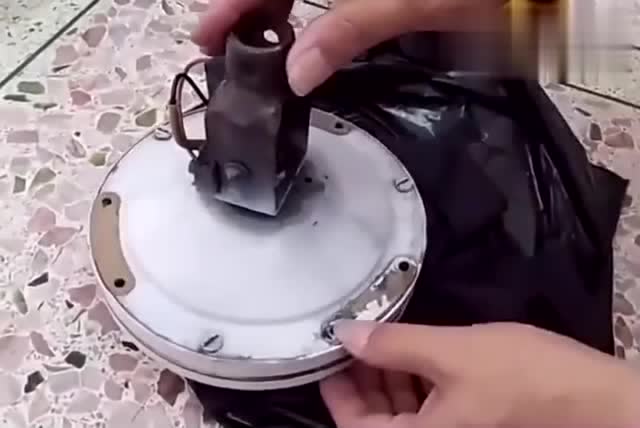 如何给 吊扇加油 视频,分享给大家,帮你修 吊扇