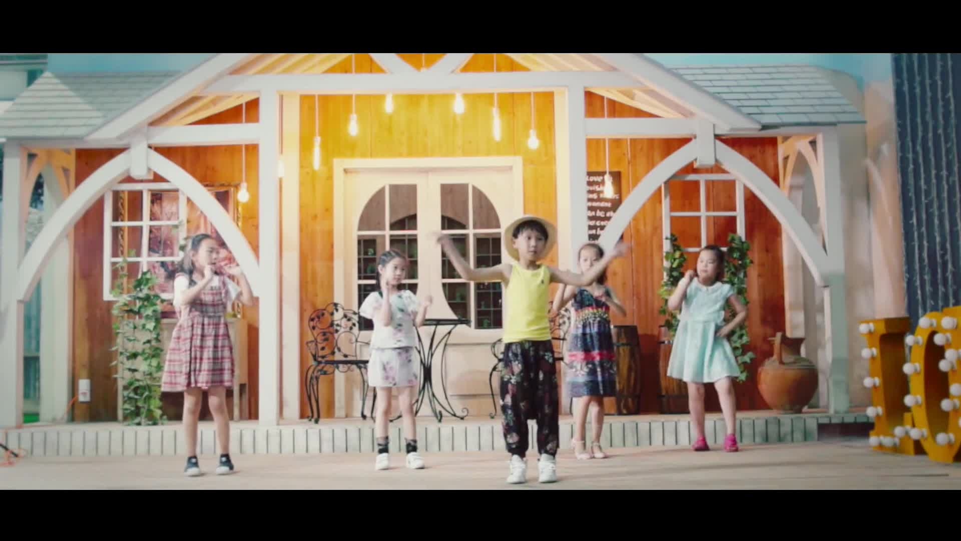 少儿版《咖喱咖喱》舞蹈mv