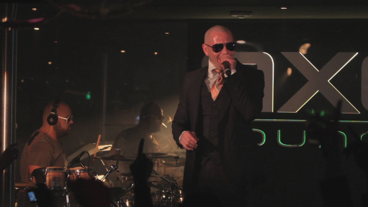 [图]Hotel Room Service (Axe Lounge Performance 2/4/11) - Pitbull