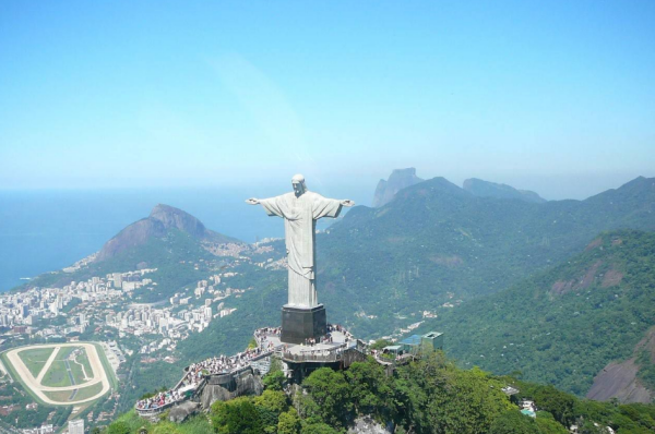 巴西最高的山峰图片