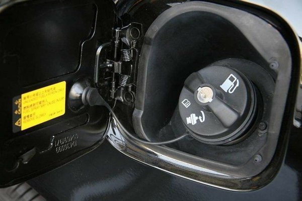 别克gl8商务车油箱里的油怎么放出来_360问答