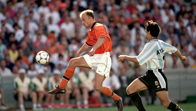 惊艳世界! 博格坎普荷阿大战 经典进球一气呵成!